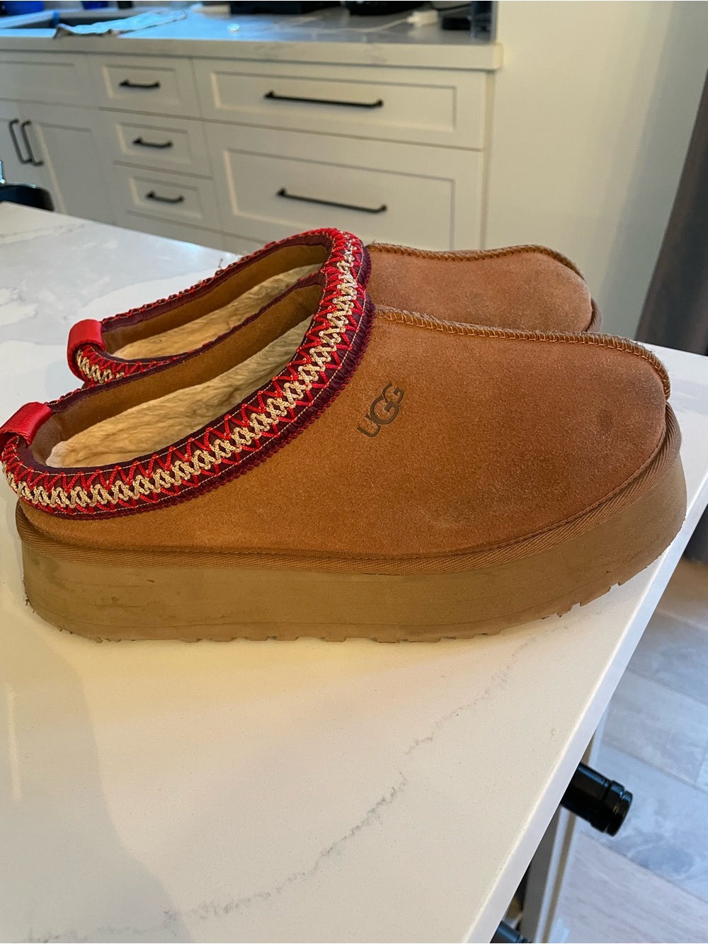 UGG Women's Tazz II platform shoes Chestnut size 8